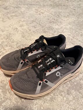 On Running Men's Gray Athletic Shoes with Orange Accents sz 9.5